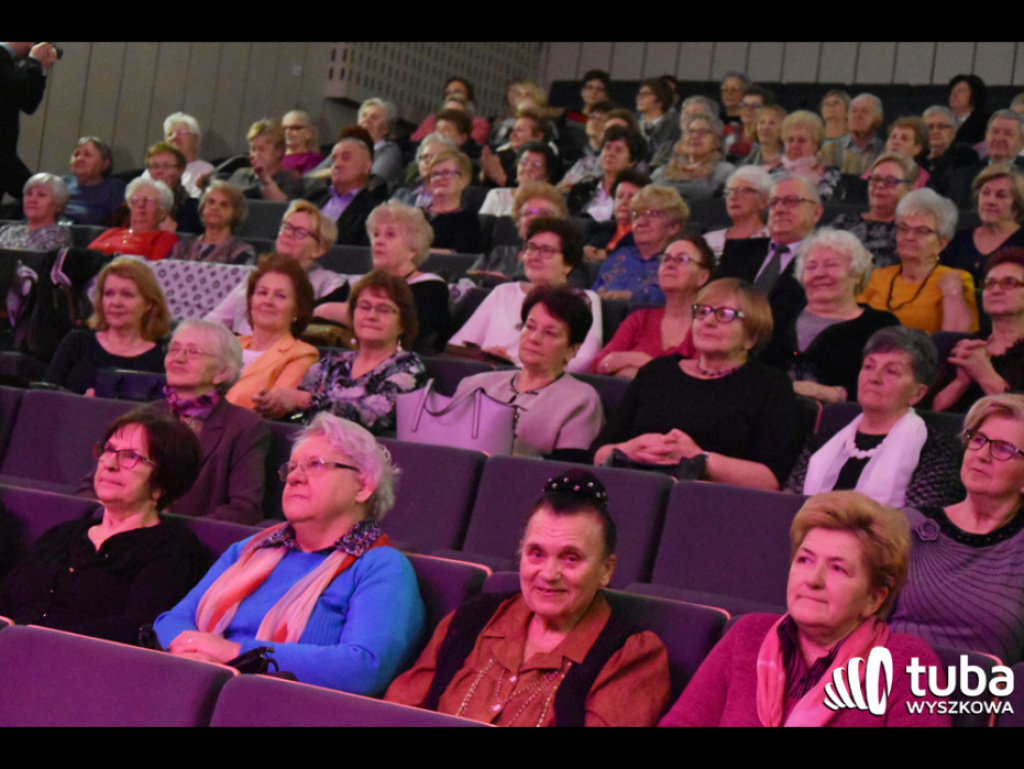 Seniorzy i młodzież razem na Dzień Kobiet. Wyjątkowy koncert dla wyszkowianek