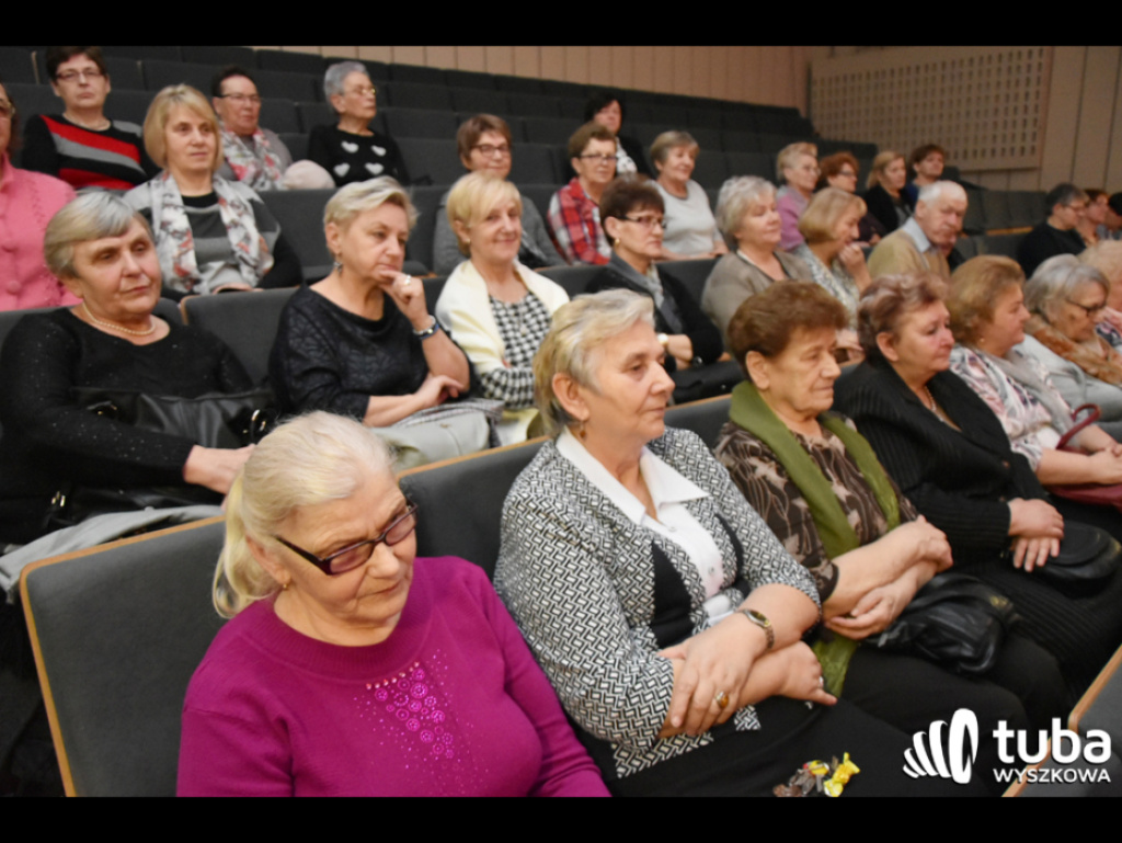 Seniorzy i młodzież razem na Dzień Kobiet. Wyjątkowy koncert dla wyszkowianek