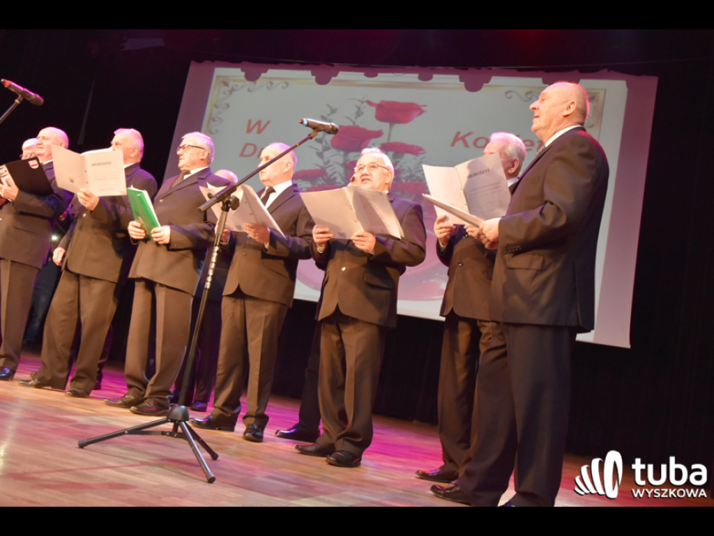 Seniorzy i młodzież razem na Dzień Kobiet. Wyjątkowy koncert dla wyszkowianek