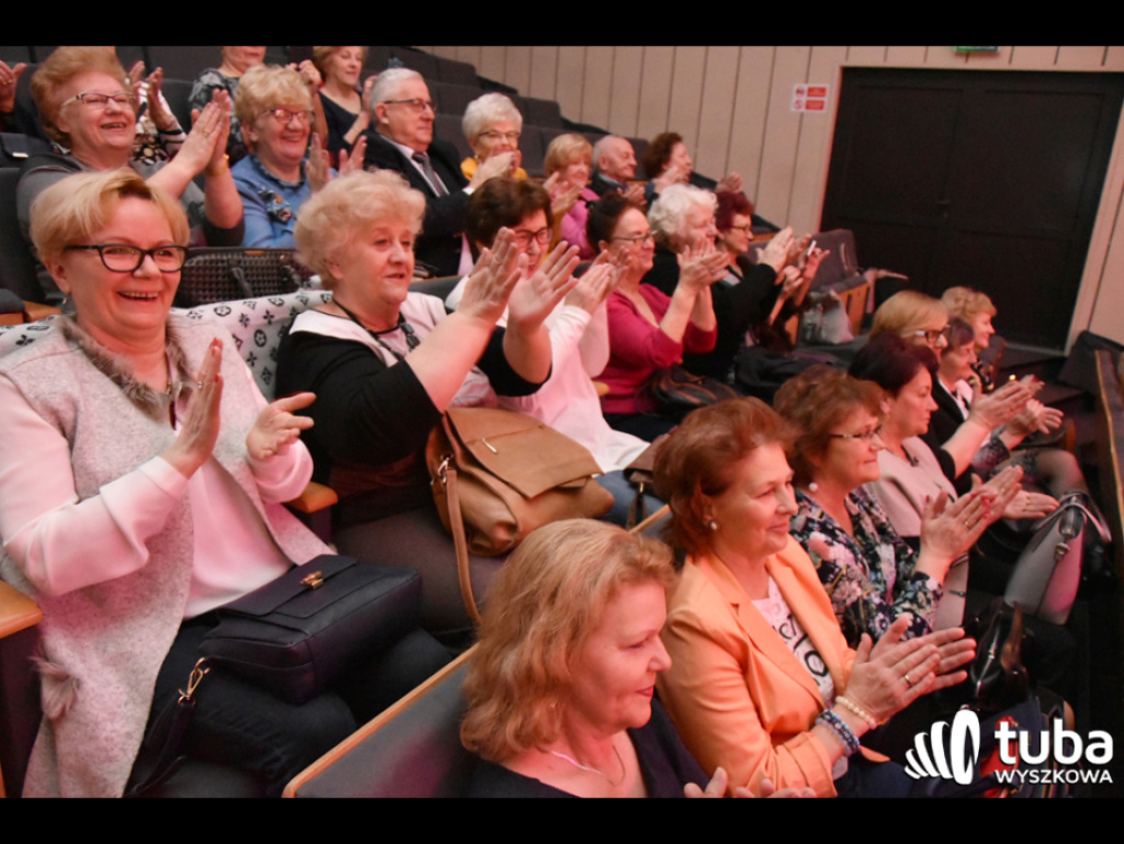 Seniorzy i młodzież razem na Dzień Kobiet. Wyjątkowy koncert dla wyszkowianek