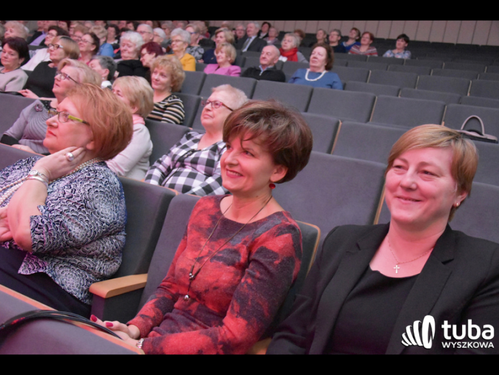 Seniorzy i młodzież razem na Dzień Kobiet. Wyjątkowy koncert dla wyszkowianek
