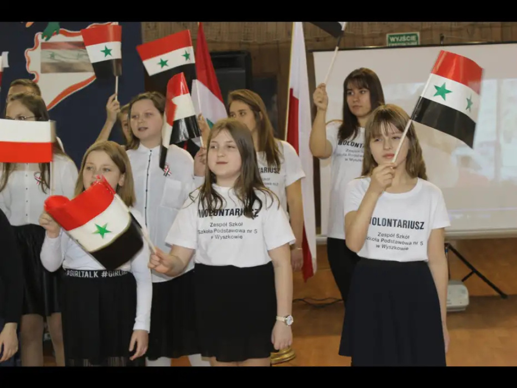 Ambasador Syrii odwiedził Szkołę Podstawową nr 5 w Wyszkowie. To podziękowanie za pomoc syryjskim dzieciom