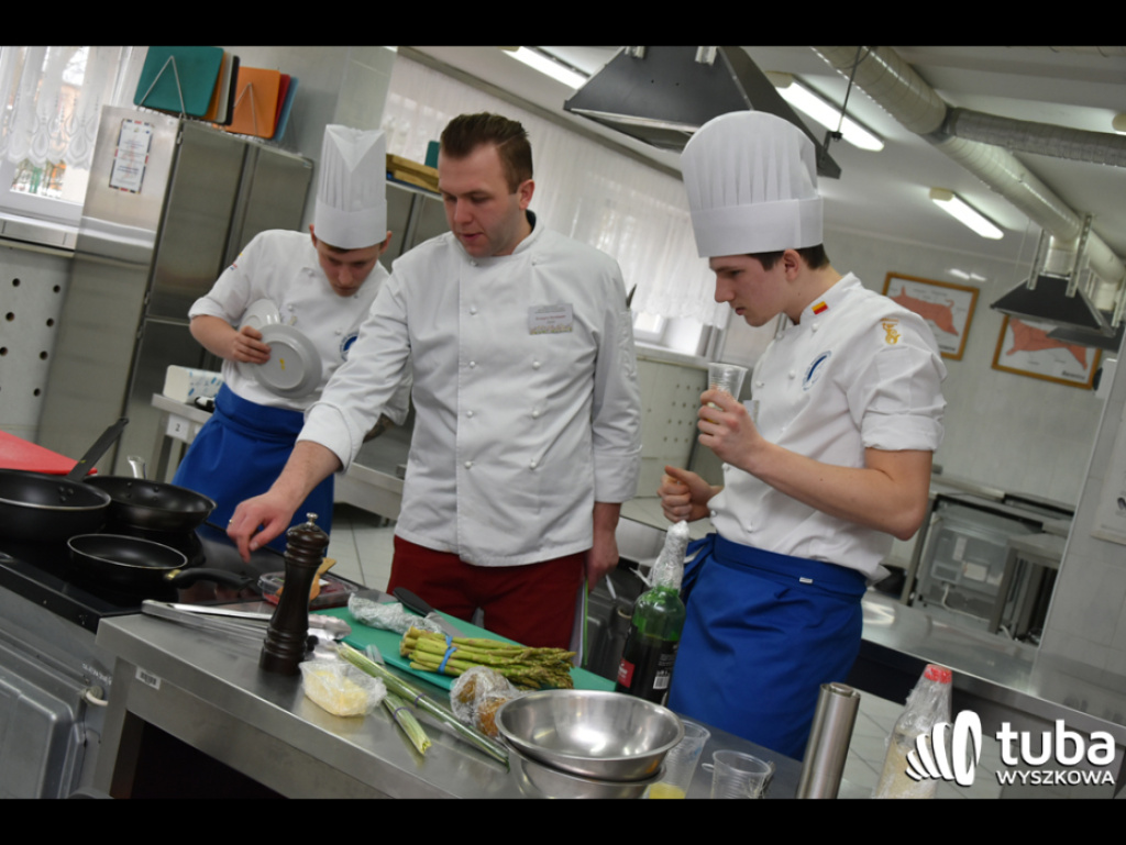 Masterchef po wyszkowsku. W Zespole Szkół nr 1 odbył się regionalny konkurs kulinarny