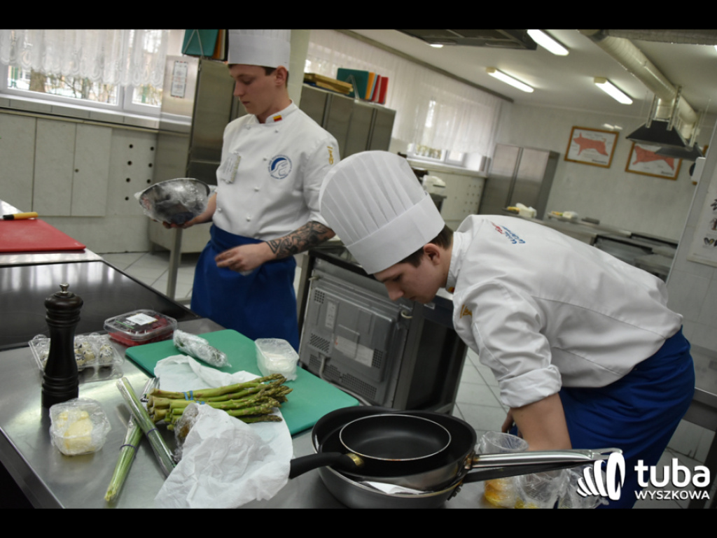 Masterchef po wyszkowsku. W Zespole Szkół nr 1 odbył się regionalny konkurs kulinarny