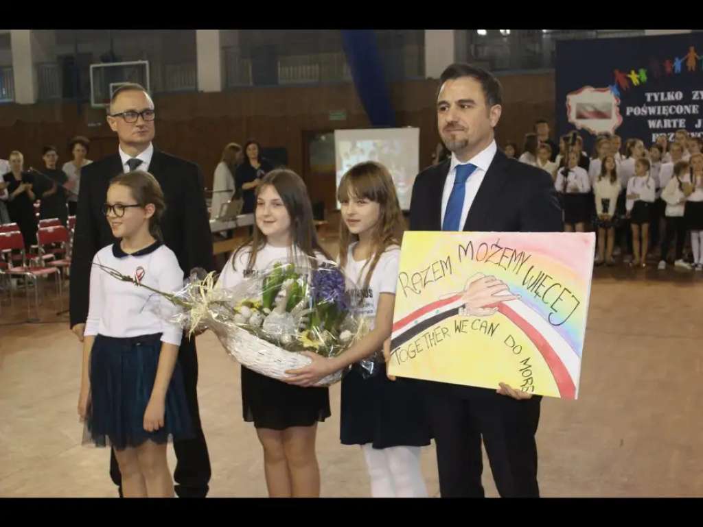 Ambasador Syrii odwiedził Szkołę Podstawową nr 5 w Wyszkowie. To podziękowanie za pomoc syryjskim dzieciom