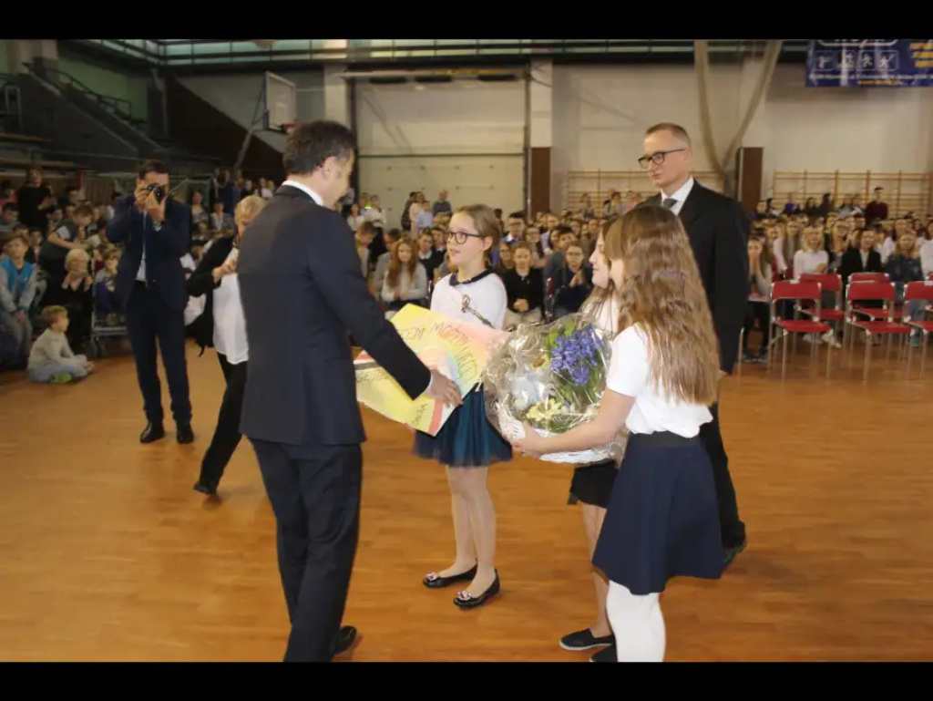 Ambasador Syrii odwiedził Szkołę Podstawową nr 5 w Wyszkowie. To podziękowanie za pomoc syryjskim dzieciom