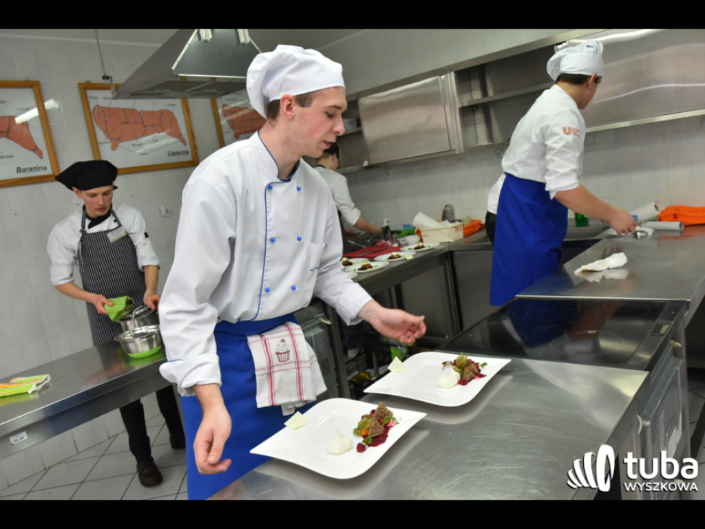 Masterchef po wyszkowsku. W Zespole Szkół nr 1 odbył się regionalny konkurs kulinarny