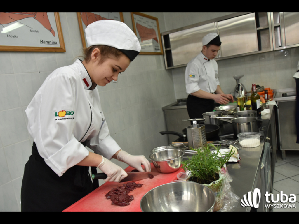 Masterchef po wyszkowsku. W Zespole Szkół nr 1 odbył się regionalny konkurs kulinarny