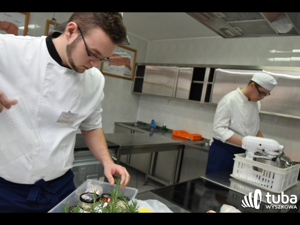 Masterchef po wyszkowsku. W Zespole Szkół nr 1 odbył się regionalny konkurs kulinarny