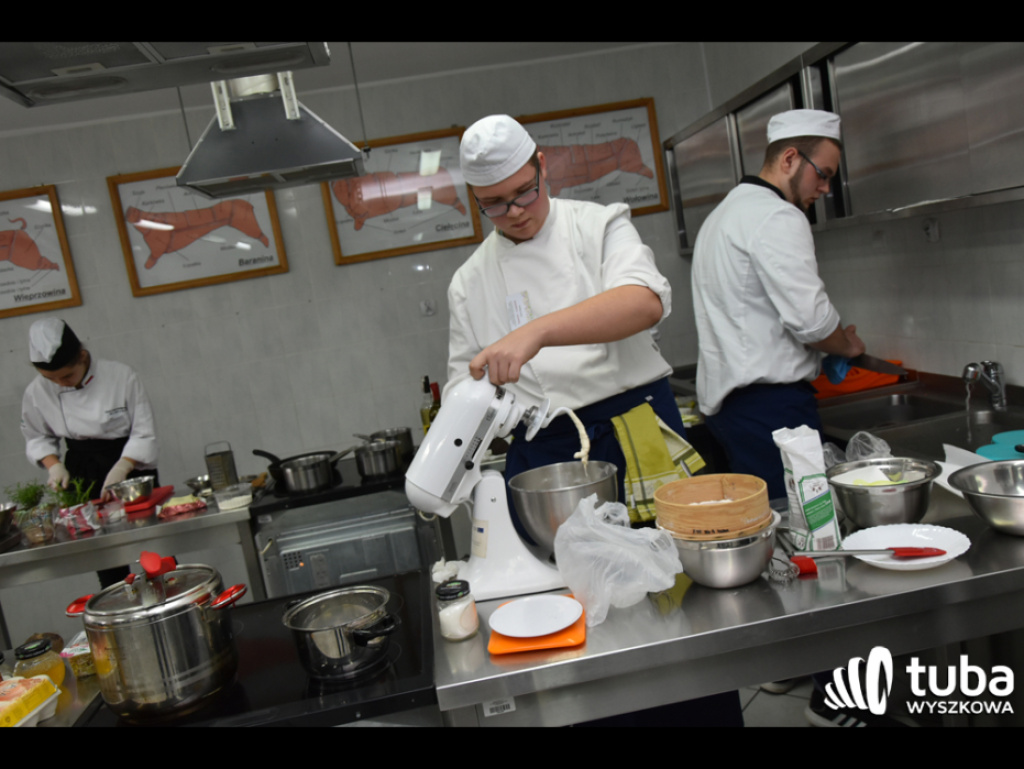 Masterchef po wyszkowsku. W Zespole Szkół nr 1 odbył się regionalny konkurs kulinarny