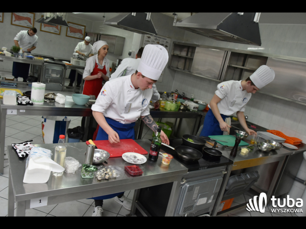 Masterchef po wyszkowsku. W Zespole Szkół nr 1 odbył się regionalny konkurs kulinarny