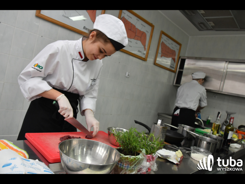 Masterchef po wyszkowsku. W Zespole Szkół nr 1 odbył się regionalny konkurs kulinarny