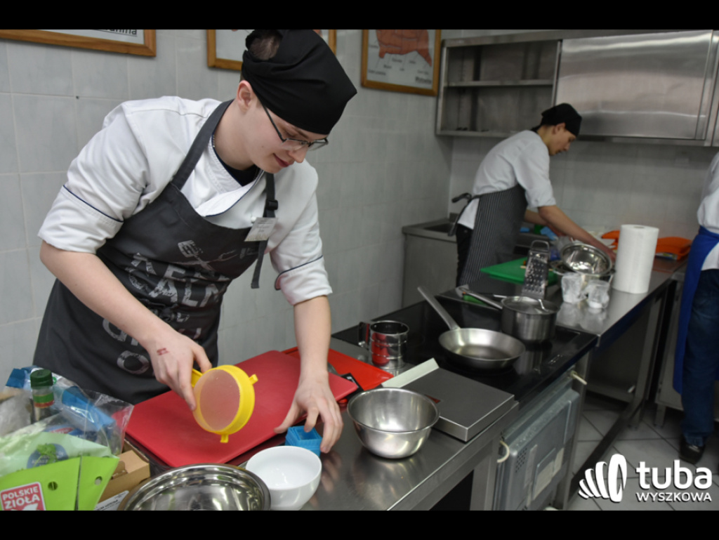 Masterchef po wyszkowsku. W Zespole Szkół nr 1 odbył się regionalny konkurs kulinarny