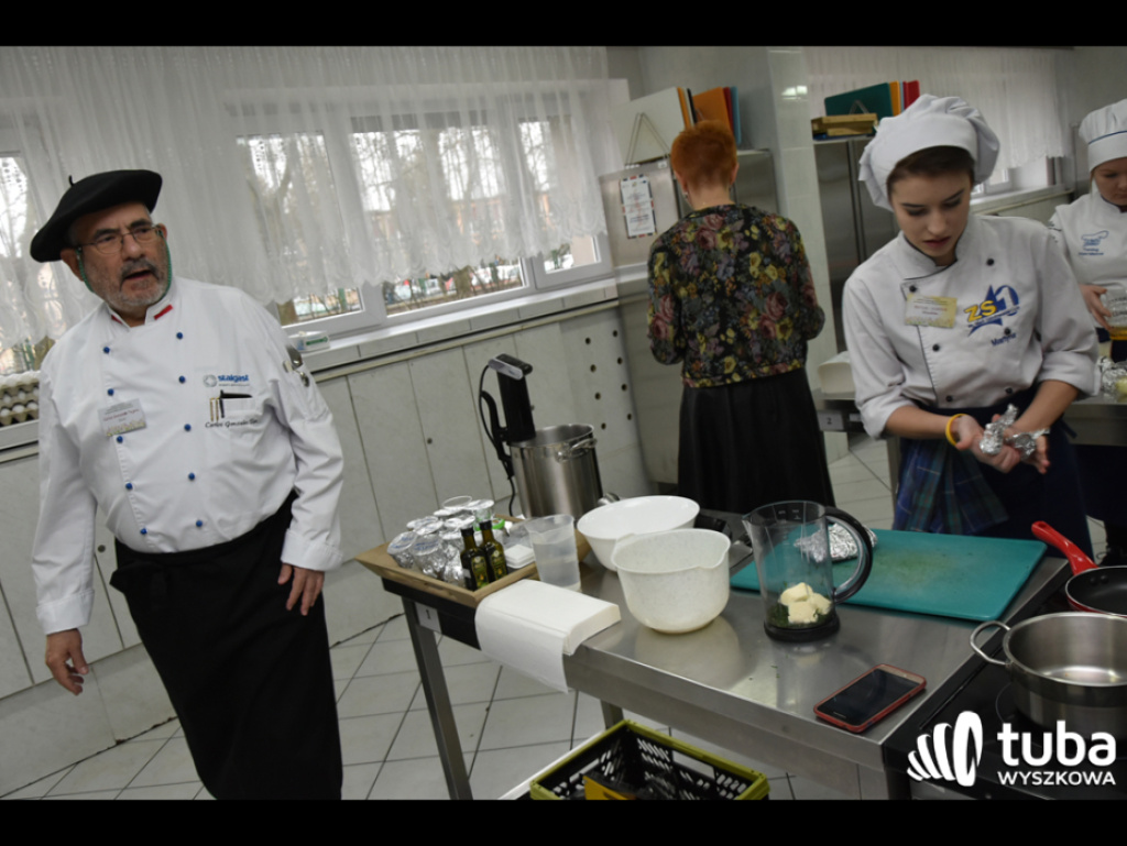 Masterchef po wyszkowsku. W Zespole Szkół nr 1 odbył się regionalny konkurs kulinarny