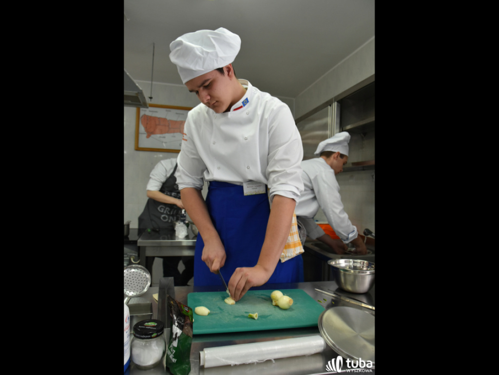 Masterchef po wyszkowsku. W Zespole Szkół nr 1 odbył się regionalny konkurs kulinarny