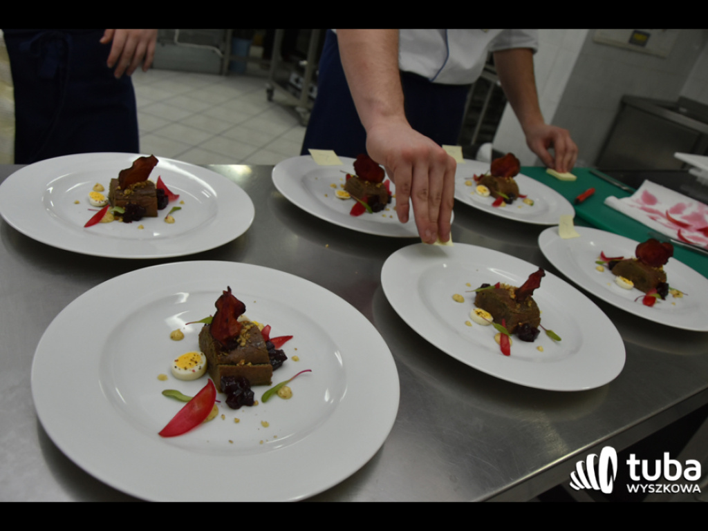 Masterchef po wyszkowsku. W Zespole Szkół nr 1 odbył się regionalny konkurs kulinarny