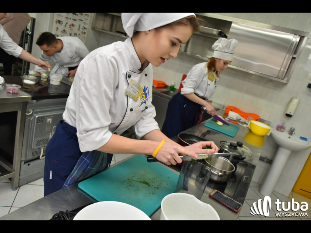 Masterchef po wyszkowsku. W Zespole Szkół nr 1 odbył się regionalny konkurs kulinarny