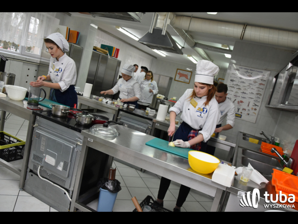 Masterchef po wyszkowsku. W Zespole Szkół nr 1 odbył się regionalny konkurs kulinarny