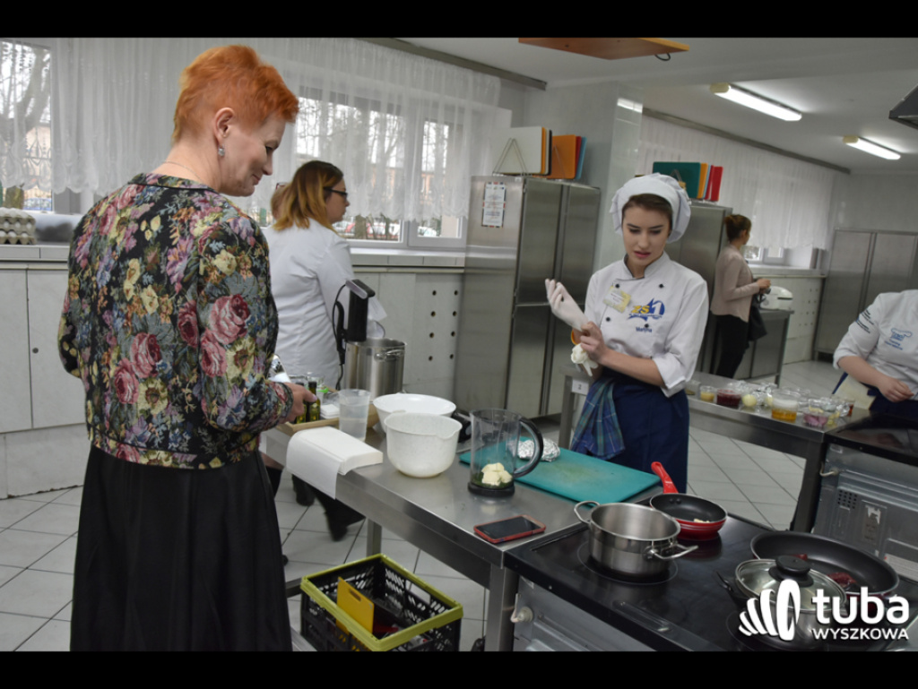 Masterchef po wyszkowsku. W Zespole Szkół nr 1 odbył się regionalny konkurs kulinarny