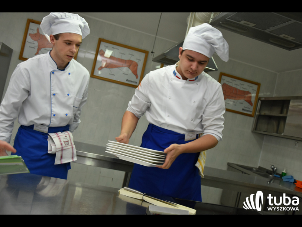 Masterchef po wyszkowsku. W Zespole Szkół nr 1 odbył się regionalny konkurs kulinarny
