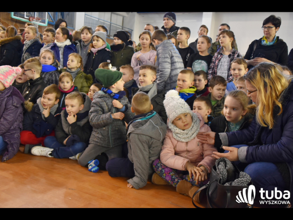 Wiosna z wojskiem. Wyszkowscy uczniowie powitali nową porę roku po żołniersku