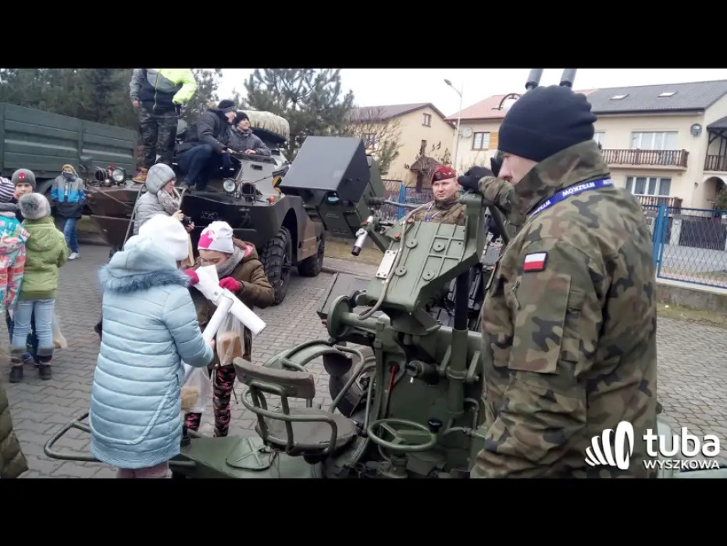Wiosna z wojskiem. Wyszkowscy uczniowie powitali nową porę roku po żołniersku