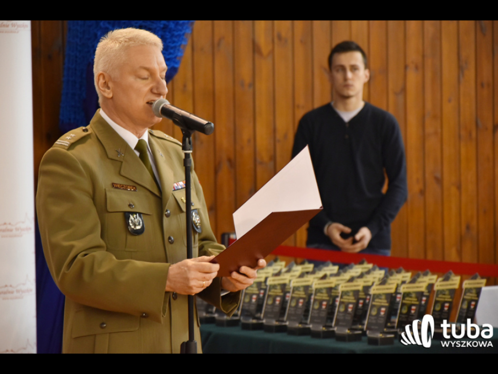 Wiosna z wojskiem. Wyszkowscy uczniowie powitali nową porę roku po żołniersku