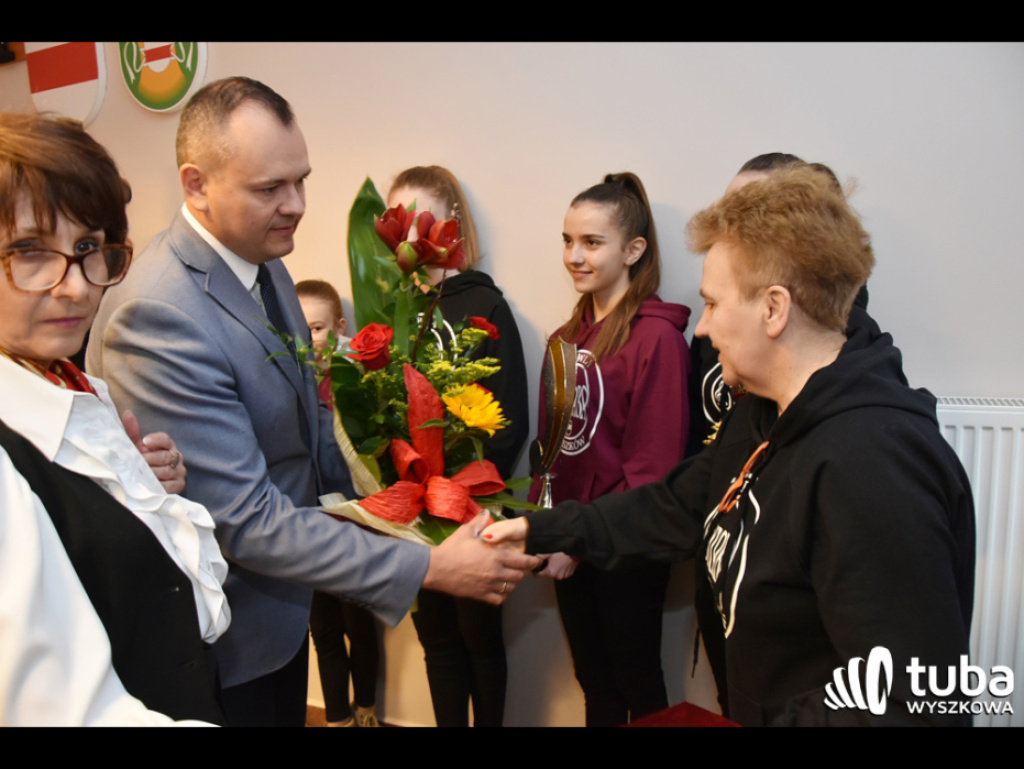 Za sukcesy i niesienie pomocy - podziękowanie samorządu dla „Sylaby” i SP nr 5