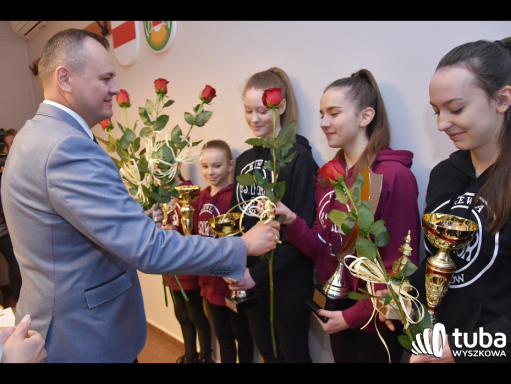 Za sukcesy i niesienie pomocy - podziękowanie samorządu dla „Sylaby” i SP nr 5