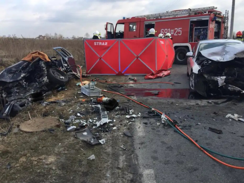 Trzy osoby nie żyją, cztery ranne - tragiczny bilans drugiego dnia świąt na wyszkowskich drogach (video, zdjęcia)