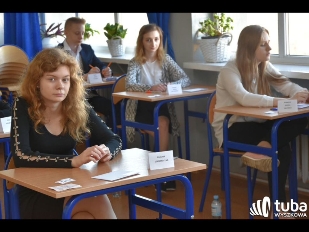 Przedostatni taki egzamin. Gimnazjaliści zdawali dziś przedmioty humanistyczne