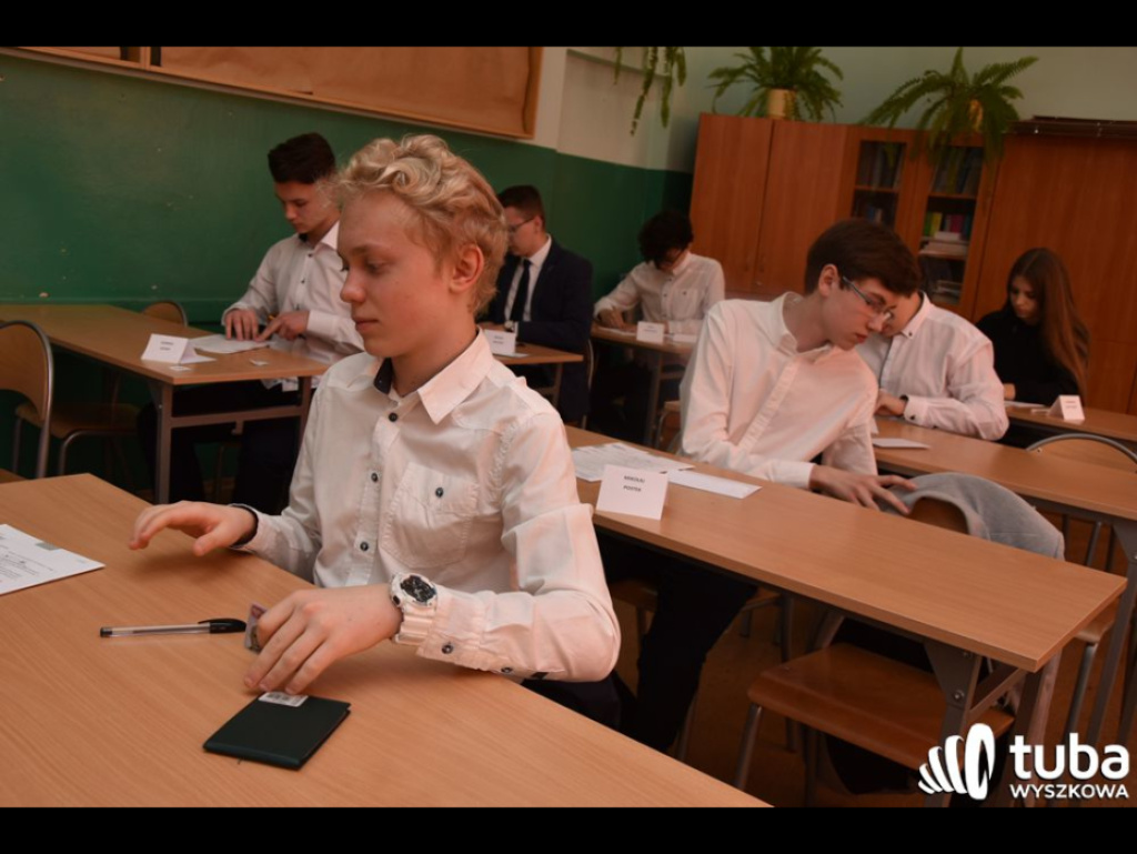 Przedostatni taki egzamin. Gimnazjaliści zdawali dziś przedmioty humanistyczne