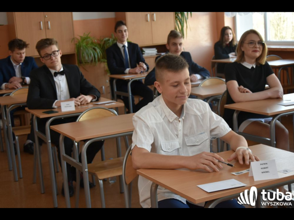 Przedostatni taki egzamin. Gimnazjaliści zdawali dziś przedmioty humanistyczne