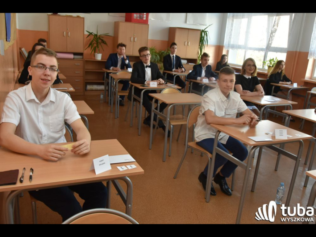 Przedostatni taki egzamin. Gimnazjaliści zdawali dziś przedmioty humanistyczne