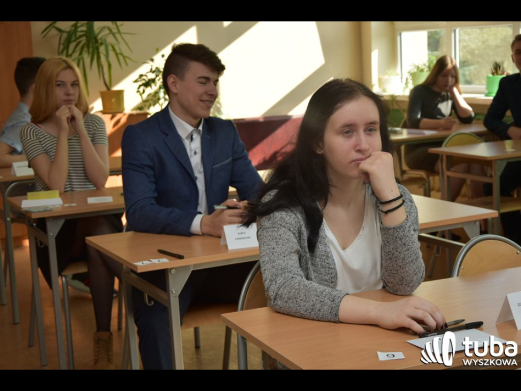 Przedostatni taki egzamin. Gimnazjaliści zdawali dziś przedmioty humanistyczne
