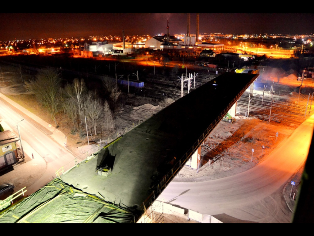 Nowy wiadukt w Wyszkowie w sierpniu, obwodnica śródmiejska w październiku (foto, video)