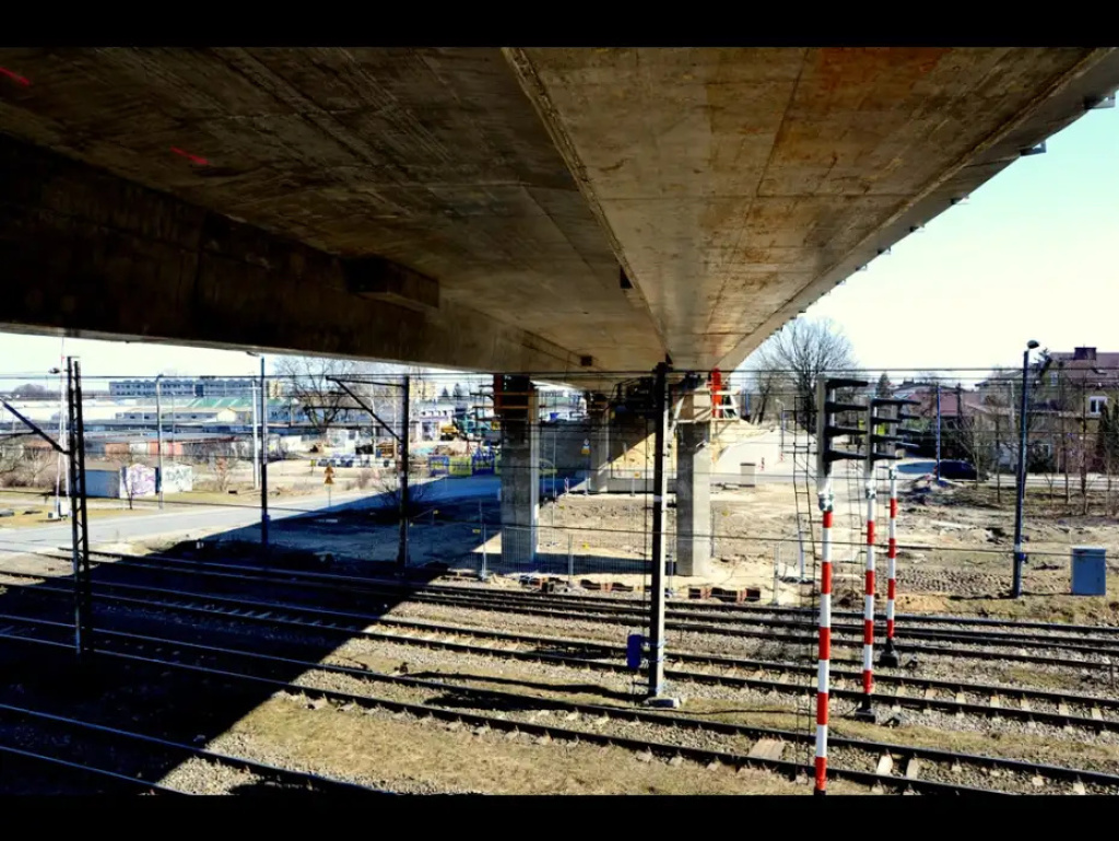 Nowy wiadukt w Wyszkowie w sierpniu, obwodnica śródmiejska w październiku (foto, video)