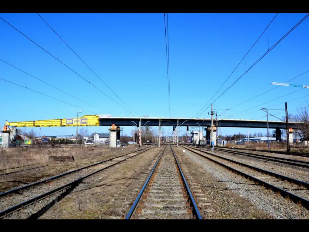 Nowy wiadukt w Wyszkowie w sierpniu, obwodnica śródmiejska w październiku (foto, video)