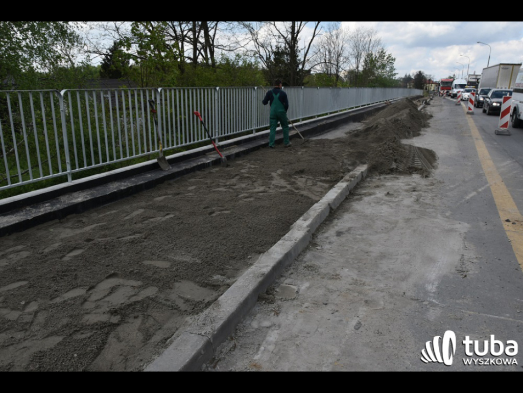 Wyszkowskim mostem tylko w jedną stronę. To nowa organizacja ruchu na czas budowy kładki dla pieszych