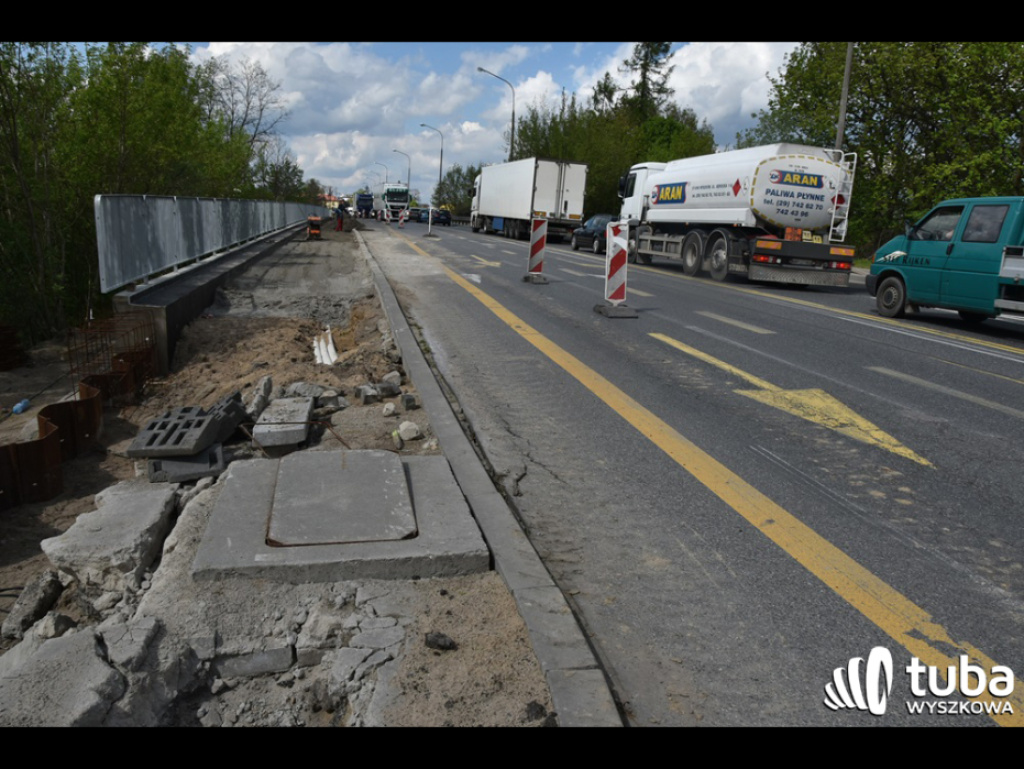 Wyszkowskim mostem tylko w jedną stronę. To nowa organizacja ruchu na czas budowy kładki dla pieszych
