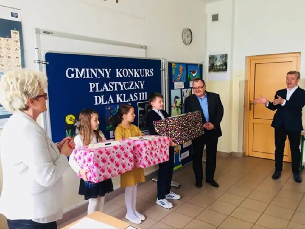 „Ptaki - nadbużańskie perełki przyrody”. Gminny konkurs plastyczny w SP nr 2
