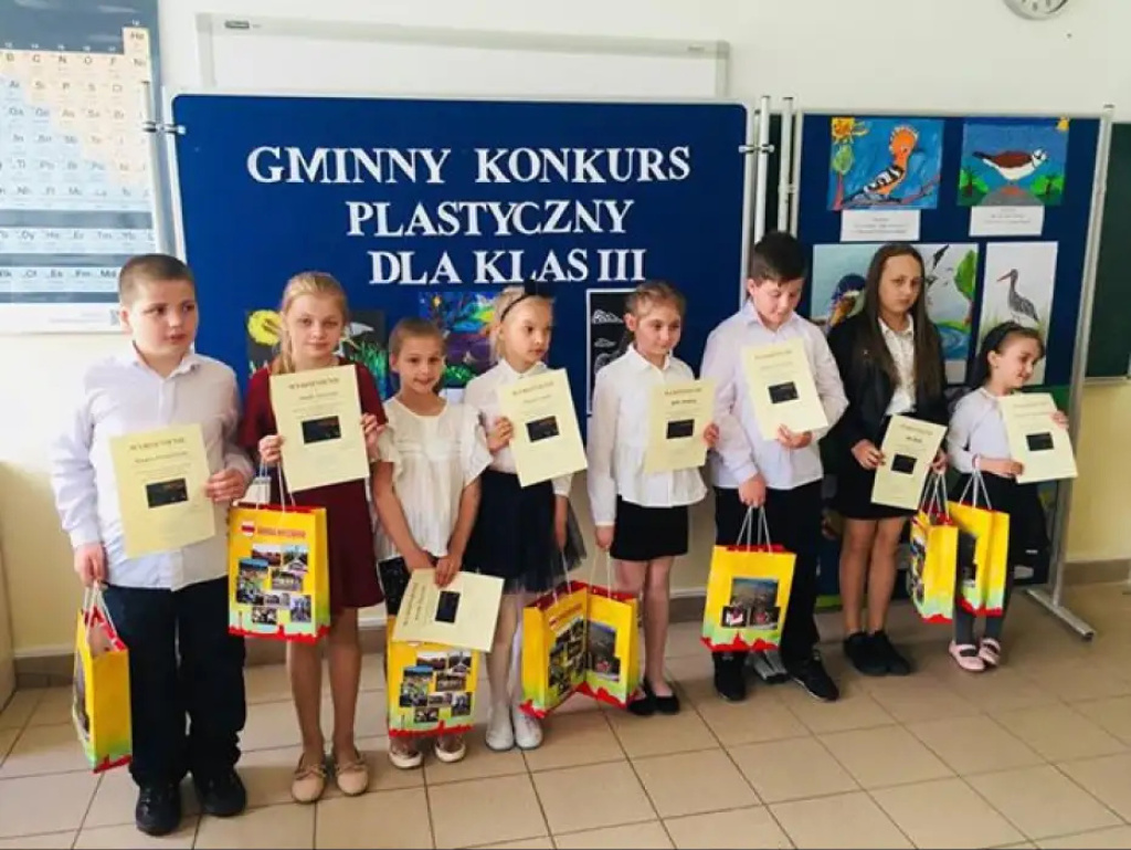 „Ptaki - nadbużańskie perełki przyrody”. Gminny konkurs plastyczny w SP nr 2