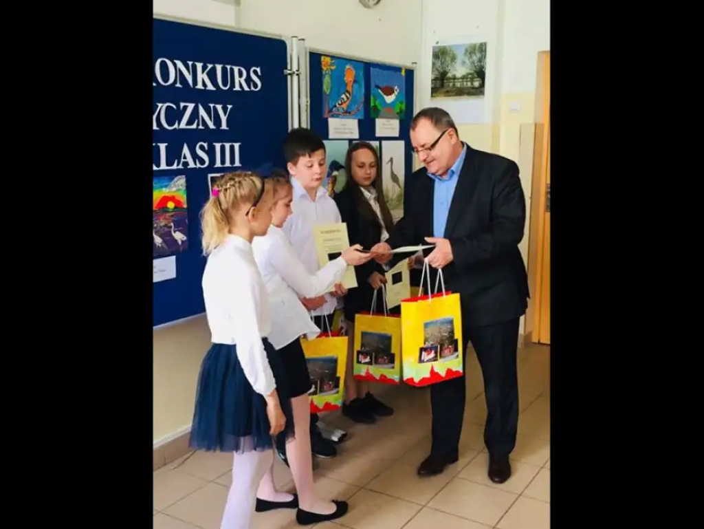 „Ptaki - nadbużańskie perełki przyrody”. Gminny konkurs plastyczny w SP nr 2