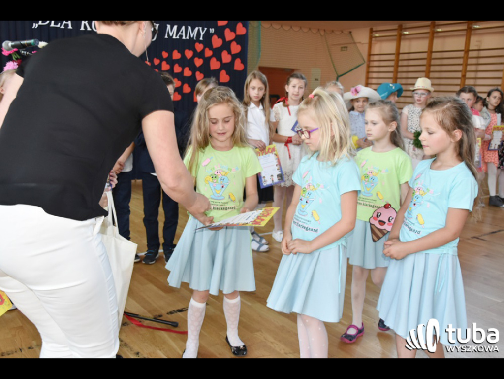 Dla kochanej mamy... Śpiewały dzieci z całej gminy Wyszków