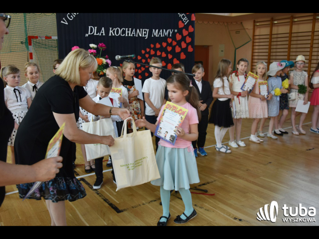 Dla kochanej mamy... Śpiewały dzieci z całej gminy Wyszków