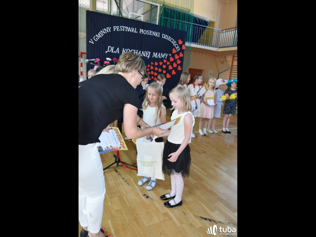 Dla kochanej mamy... Śpiewały dzieci z całej gminy Wyszków