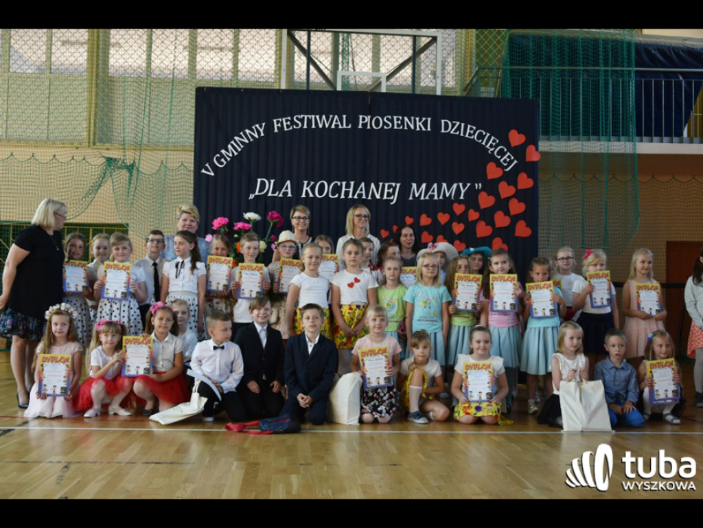 Dla kochanej mamy... Śpiewały dzieci z całej gminy Wyszków