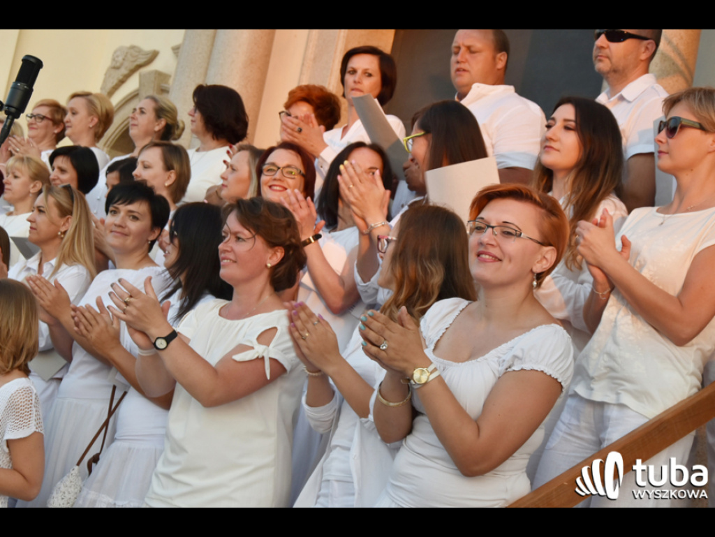 Uwielbienie poprzez śpiew i modlitwę. Cudowny koncert w Sanktuarium Św. Rodziny