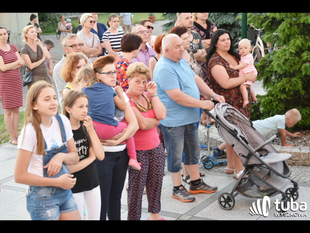 Uwielbienie poprzez śpiew i modlitwę. Cudowny koncert w Sanktuarium Św. Rodziny