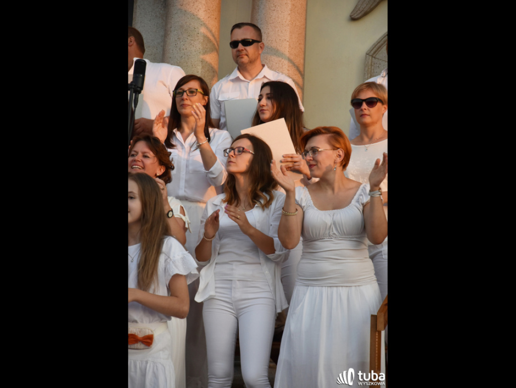 Uwielbienie poprzez śpiew i modlitwę. Cudowny koncert w Sanktuarium Św. Rodziny